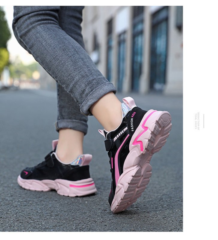 Waterproof Leather Girls Casual Sneaker $35.50 Dana Fashion Color: Black And Red Cotton size: 27 Women's shoes Product information: Pattern: Letters Thickness: ordinary thickness Applicable site: hard ground Color: pink leather surface, pink cotton, black