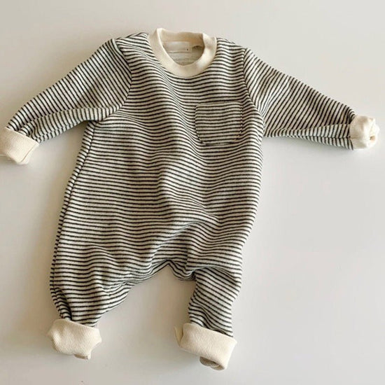 Wear striped baby jumpsuits outside $26.85 Dana Fashion Color: Black Child size: 66cm Baby Clothing Overview: 100% new design and high quality Must-have for fashion women Have a beautiful appearance Infant's wear refers to clothing suitable for babies und