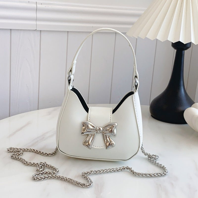 Western Style Niche Messenger Fashion Shoulder Underarm New Moon Bag $20.90 Dana Fashion Color: Beige Women's Bags Product information: Lining texture: synthetic leather Applicable scenario: Daily matching Color: black, silver, red, beige Outer bag type: