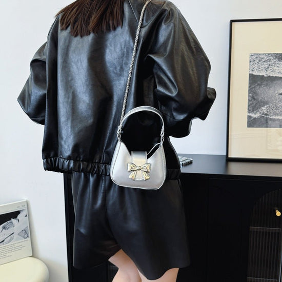 Western Style Niche Messenger Fashion Shoulder Underarm New Moon Bag $20.90 Dana Fashion Color: Beige Women's Bags Product information: Lining texture: synthetic leather Applicable scenario: Daily matching Color: black, silver, red, beige Outer bag type: