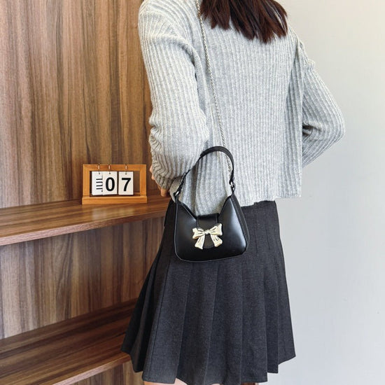 Western Style Niche Messenger Fashion Shoulder Underarm New Moon Bag $20.90 Dana Fashion Color: Beige Women's Bags Product information: Lining texture: synthetic leather Applicable scenario: Daily matching Color: black, silver, red, beige Outer bag type: