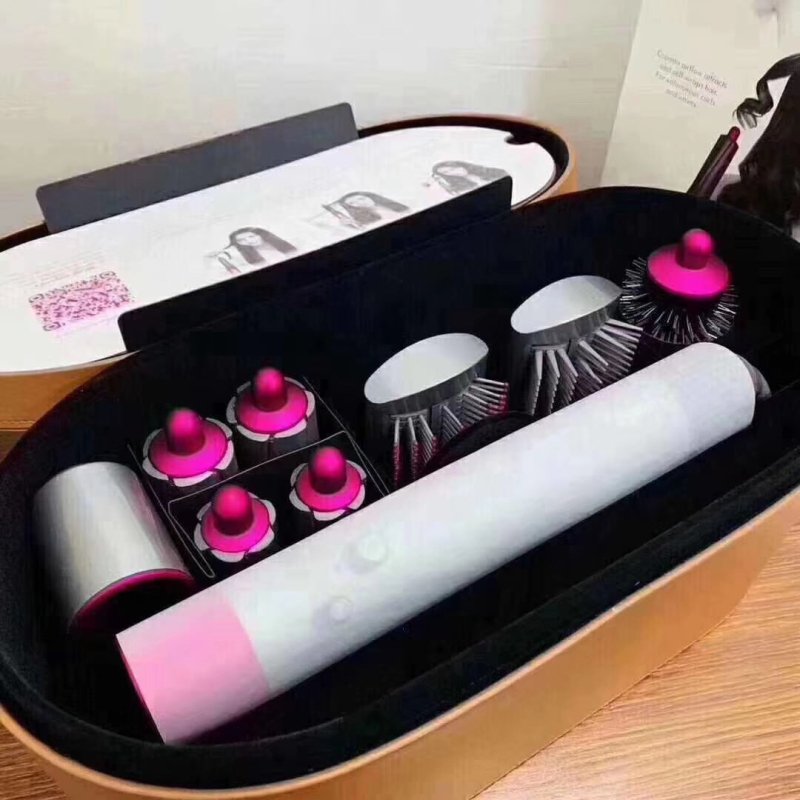 Wet and dry curling iron $279.00 Dana Fashion Style: EU Beauty Tools Product category: curling iron Applicable hair: wet and dry Heat conductor material: environmentally friendly alloy Diameter of heat conductor: 16MM-20MM Temperature control adjustment: