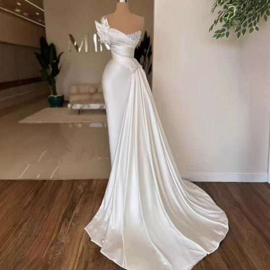 White Graceful Satin Simple Lightweight Wedding Dress Long Dress $349.99 Dana Fashion Color: White Size: 10 Yards Women's clothing Product information: Fabric name: Polyester Fiber Applicable scenario: company annual meeting Color: White Sleeve type: slee