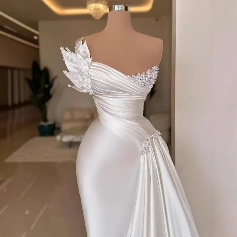 White Graceful Satin Simple Lightweight Wedding Dress Long Dress $349.99 Dana Fashion Color: White Size: 10 Yards Women's clothing Product information: Fabric name: Polyester Fiber Applicable scenario: company annual meeting Color: White Sleeve type: slee