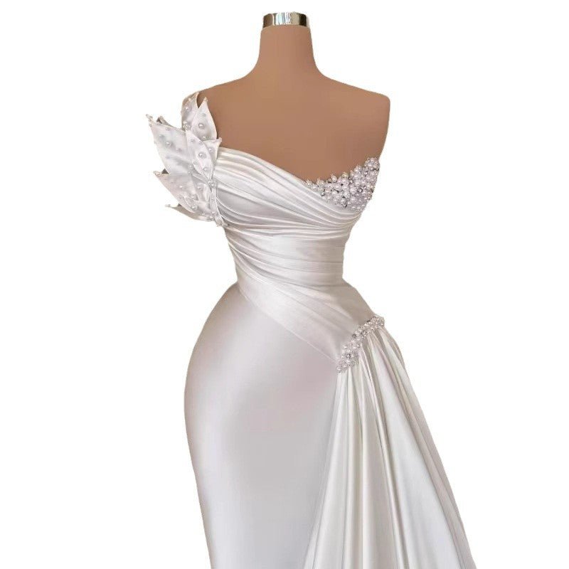 White Graceful Satin Simple Lightweight Wedding Dress Long Dress $349.99 Dana Fashion Color: White Size: 10 Yards Women's clothing Product information: Fabric name: Polyester Fiber Applicable scenario: company annual meeting Color: White Sleeve type: slee