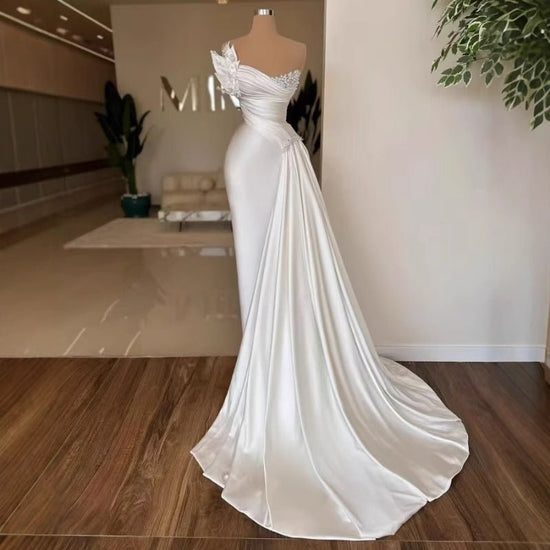 White Graceful Satin Simple Lightweight Wedding Dress Long Dress $349.99 Dana Fashion Color: White Size: 10 Yards Women's clothing Product information: Fabric name: Polyester Fiber Applicable scenario: company annual meeting Color: White Sleeve type: slee