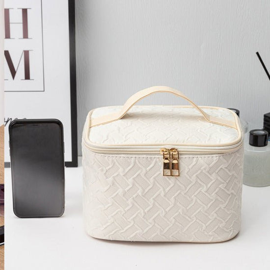 White Large Capacity Portable Travel Makeup Bag $43.99 Dana Fashion Color: White Women's Bags Separate Brushes Compartment - Travel makeup bagcomes with a separate space to hold your brushes andprotect them from dust. Good travel makeup bags for women.Hig