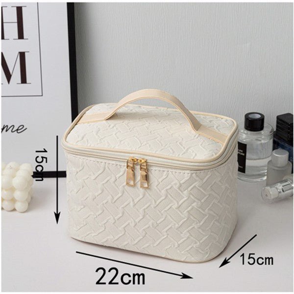 White Large Capacity Portable Travel Makeup Bag $43.99 Dana Fashion Color: White Women's Bags Separate Brushes Compartment - Travel makeup bagcomes with a separate space to hold your brushes andprotect them from dust. Good travel makeup bags for women.Hig