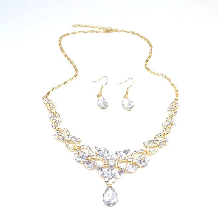 Wild clavicle chain $20.00 Dana Fashion Color: Gold Women's Accessories Style: European and American Material: Alloy Treatment process: electroplating Type: Necklace Style: Women's Modeling: bow