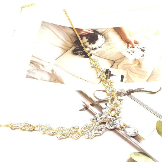 Wild clavicle chain $20.00 Dana Fashion Color: Gold Women's Accessories Style: European and American Material: Alloy Treatment process: electroplating Type: Necklace Style: Women's Modeling: bow