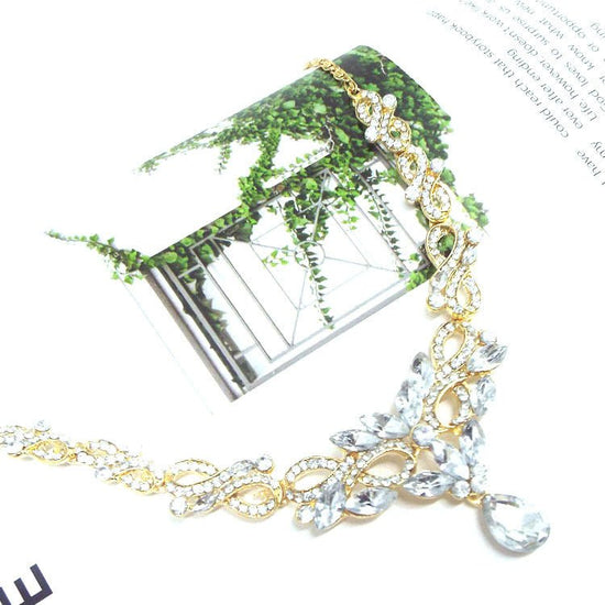 Wild clavicle chain $20.00 Dana Fashion Color: Gold Women's Accessories Style: European and American Material: Alloy Treatment process: electroplating Type: Necklace Style: Women's Modeling: bow