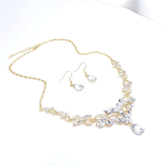 Wild clavicle chain $20.00 Dana Fashion Color: Gold Women's Accessories Style: European and American Material: Alloy Treatment process: electroplating Type: Necklace Style: Women's Modeling: bow
