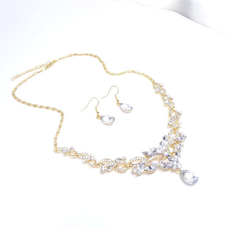 Wild clavicle chain $20.00 Dana Fashion Color: Gold Women's Accessories Style: European and American Material: Alloy Treatment process: electroplating Type: Necklace Style: Women's Modeling: bow