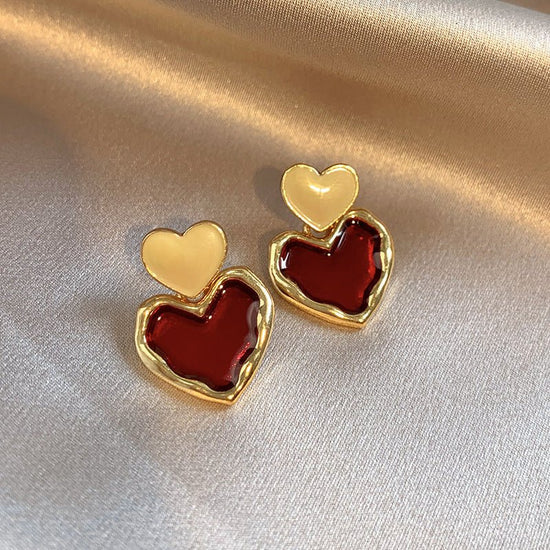 Wine Red Love Ear Ring Simple Elegance Retro Advanced $8.50 Dana Fashion Color: Gold Women's Accessories Product information: Color: Gold Material: Alloy Popular elements: water droplets Style: Korean style Packing list: Earrings x 1 pair Product Image:
