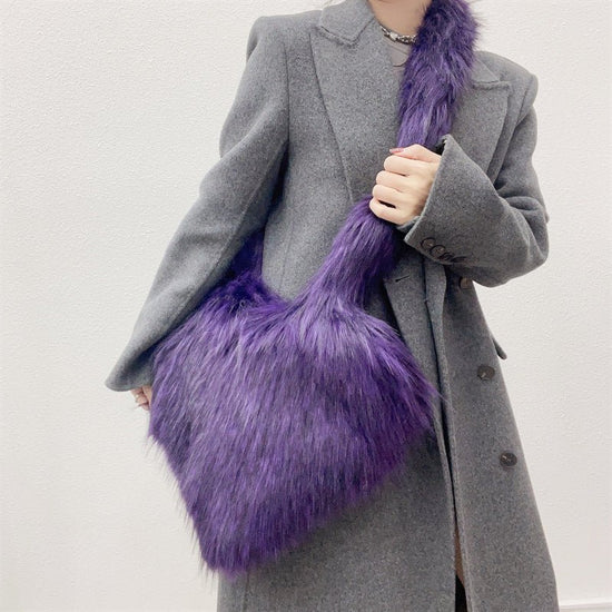 Winter Fleece Shoulder Bags Women Heart Shape Crossbody Bag Plush Large Capacity Love Bag $89.99 Dana Fashion Color: Black Women's Bags Product information: Lining texture: Polyester Pattern: None Applicable scenarios: Daily matching Color: plain color, B