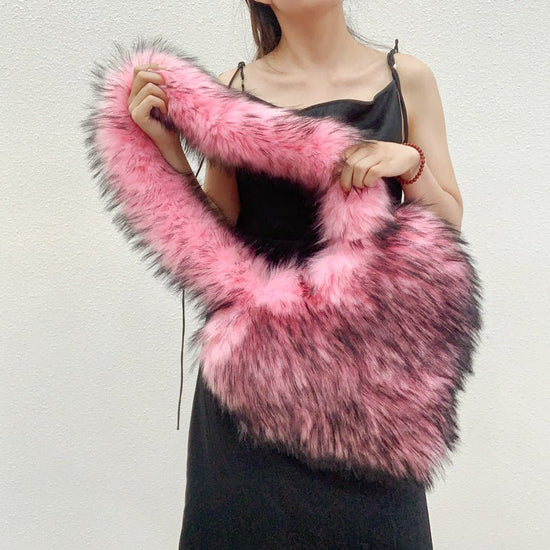 Winter Fleece Shoulder Bags Women Heart Shape Crossbody Bag Plush Large Capacity Love Bag $89.99 Dana Fashion Color: Black Women's Bags Product information: Lining texture: Polyester Pattern: None Applicable scenarios: Daily matching Color: plain color, B