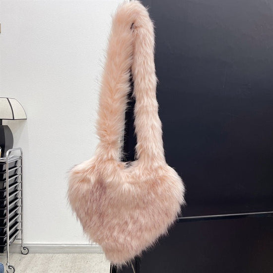 Winter Fleece Shoulder Bags Women Heart Shape Crossbody Bag Plush Large Capacity Love Bag $89.99 Dana Fashion Color: Meat Pink Women's Bags Product information: Lining texture: Polyester Pattern: None Applicable scenarios: Daily matching Color: plain colo