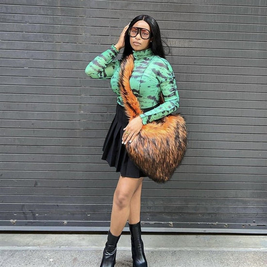 Winter Fleece Shoulder Bags Women Heart Shape Crossbody Bag Plush Large Capacity Love Bag $89.99 Dana Fashion Color: Black Women's Bags Product information: Lining texture: Polyester Pattern: None Applicable scenarios: Daily matching Color: plain color, B