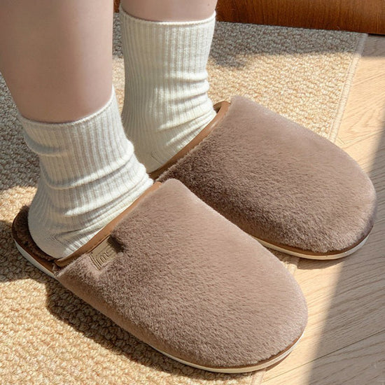 Winter Plush Slippers Warm Solid House Shoes Non-slip Bedroom Floor Home Slipper For Women Men $30.15 Dana Fashion Color: Blue Size: 40to41 Women's shoes Product information: Upper material :PVC Sole material :pvc Applicable gender: Neutral/male/female Ho