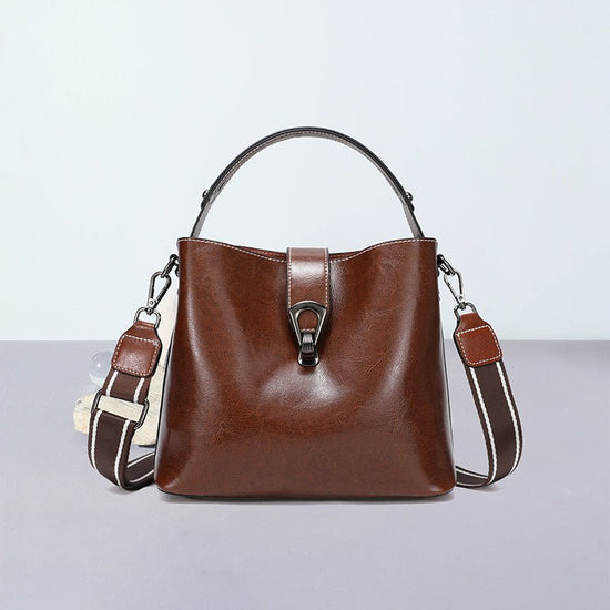 Women's Autumn And Winter Bucket Bag Shoulder Messenger Bag $48.99 Dana Fashion Color: Black Women's Bags Product information: Lining texture: polyester cotton Applicable scenarios: Daily matching Color: milky white, peacock blue, coffee, caramel, Burgund