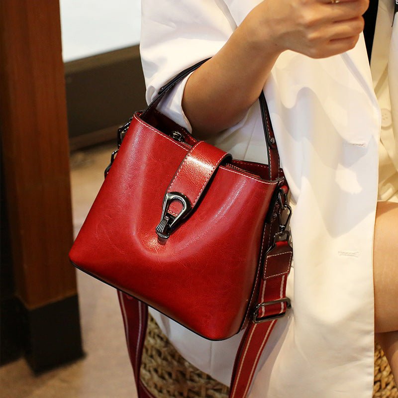 Women's Autumn And Winter Bucket Bag Shoulder Messenger Bag $48.99 Dana Fashion Color: Wine Red Women's Bags Product information: Lining texture: polyester cotton Applicable scenarios: Daily matching Color: milky white, peacock blue, coffee, caramel, Burg