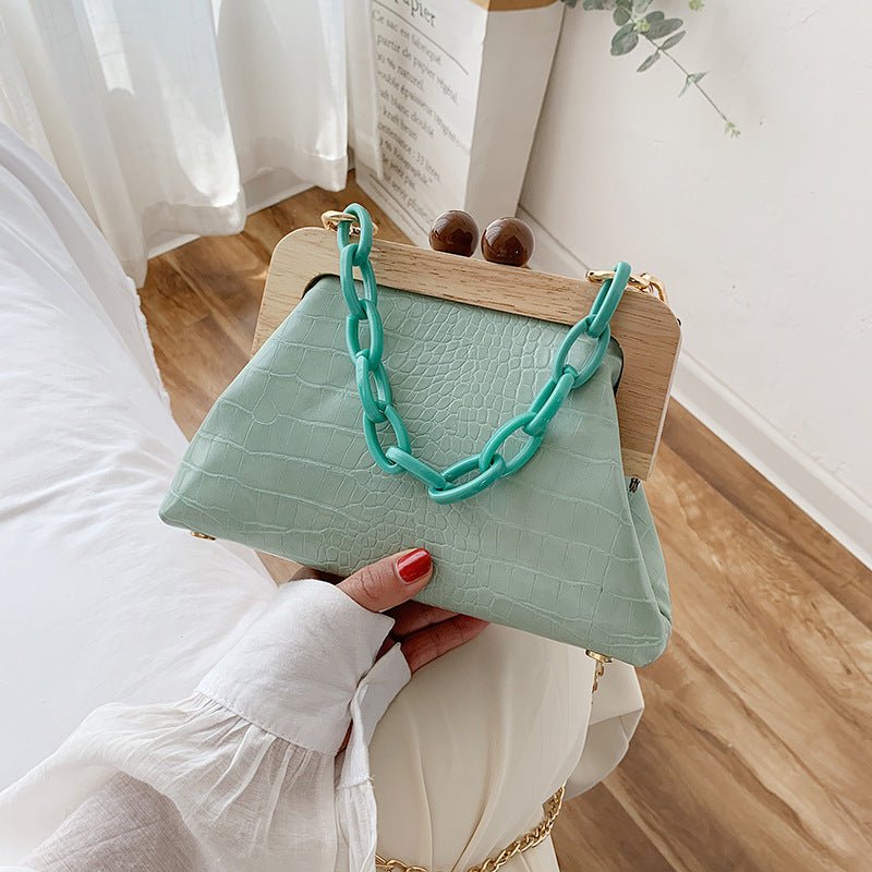 Women's Bags Popular New Trendy Fashion Texture Ins Messenger Net Red Chain Bag $49.45 Dana Fashion Color: Green Women's Bags Product information: Style: sweet lady Style: chain bag Fabric texture: PU Style: women's shoulder bag Bag shape: round Packing l