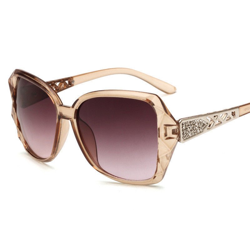 Women's Big Frame Sunglasses Women Retro Sunglasses $15.00 Dana Fashion Color: Champagne style: 1PC Women's Accessories Product Information: Lens material: resin lens Frame material: PC+metal Style: popular fashion retro Function: Anti-UV decorative mirro