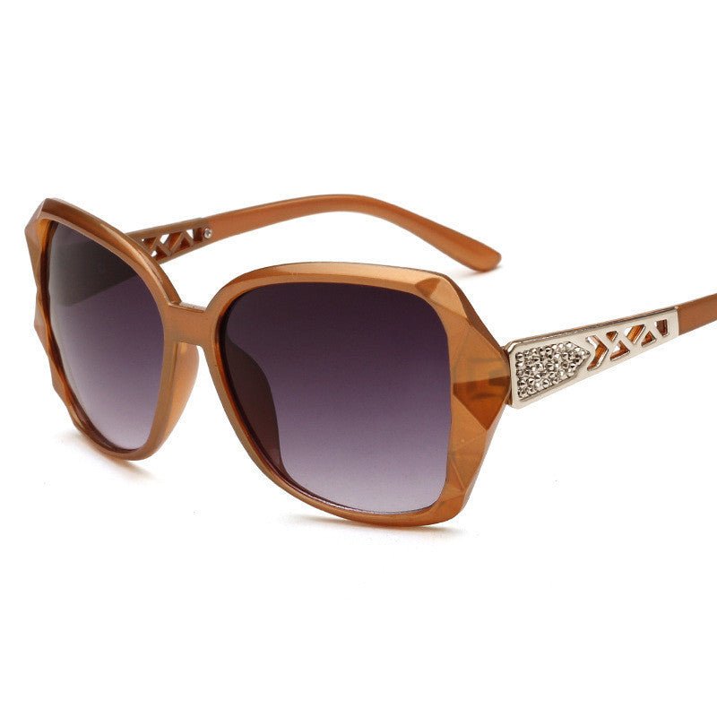 Women's Big Frame Sunglasses Women Retro Sunglasses $15.00 Dana Fashion Color: Gold style: 1PC Women's Accessories Product Information: Lens material: resin lens Frame material: PC+metal Style: popular fashion retro Function: Anti-UV decorative mirror Pac