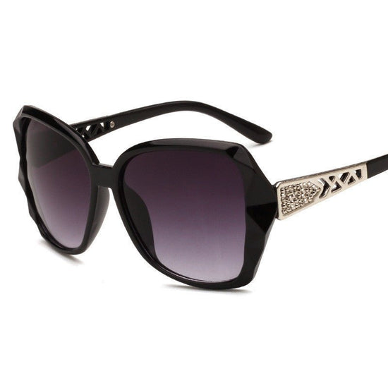 Women's Big Frame Sunglasses Women Retro Sunglasses $15.00 Dana Fashion Color: Bright black style: 1PC Women's Accessories Product Information: Lens material: resin lens Frame material: PC+metal Style: popular fashion retro Function: Anti-UV decorative mi