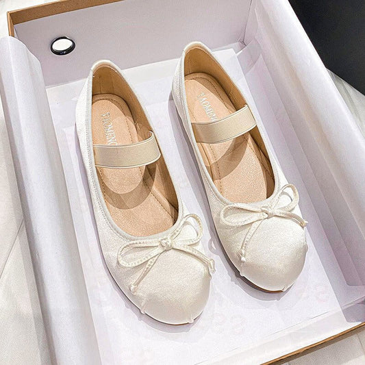 Women's Bow Tie Silk Satin Flat Shoes $39.50 Dana Fashion Color: Blue Size: 33 Women's shoes Overview: Unique design, stylish and beautiful. Good material, comfortable feet. A variety of colors, any choice. Specification: Toe shape: round head Upper mater