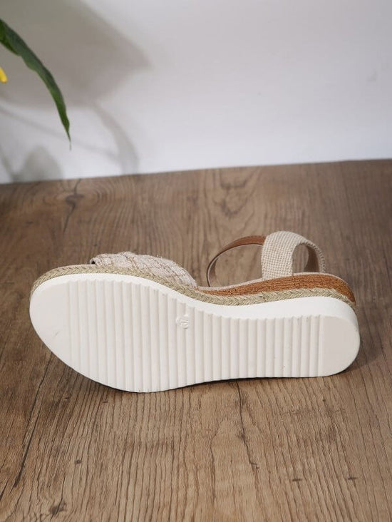 Women's Buckle Wedge Platform Sandals $45.50 Dana Fashion Color: Apricot Size: 36 Women's shoes Product information: Material lining: Pu Scaffold shape: round head Color: sky blue, apricot Upper material: Pu Size: 36.37, 38.39, 40.41, 42.43 Wearing method