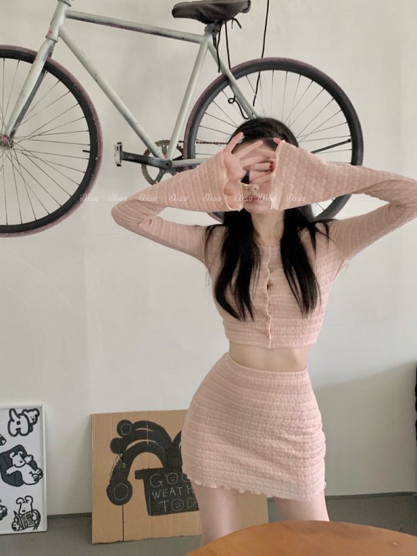 Women's Clothing Coat Skirts French Style Temperament $39.50 Dana Fashion Color: Skirt size: M Women's clothing Product information: Color: skirt, top Style: Grid Size: S,M Object: Female Material: Polyester Packing list: Skirt * 1/Top*1 Product Image: un