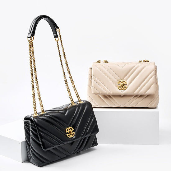Women's Cowhide Diamond Chain Square Shoulder Messenger Bag $96.99 Dana Fashion Color: Apricot Women's Bags Product information: Lining texture: Polyester Color: Black, apricot Outer bag type: clamshell bag Leather features: first layer cowhide Hardness:
