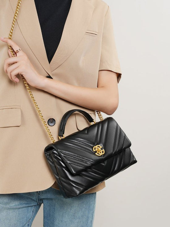 Women's Cowhide Diamond Chain Square Shoulder Messenger Bag $96.99 Dana Fashion Color: Apricot Women's Bags Product information: Lining texture: Polyester Color: Black, apricot Outer bag type: clamshell bag Leather features: first layer cowhide Hardness: