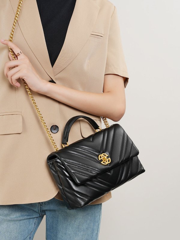 Women's Cowhide Diamond Chain Square Shoulder Messenger Bag $96.99 Dana Fashion Color: Apricot Women's Bags Product information: Lining texture: Polyester Color: Black, apricot Outer bag type: clamshell bag Leather features: first layer cowhide Hardness: