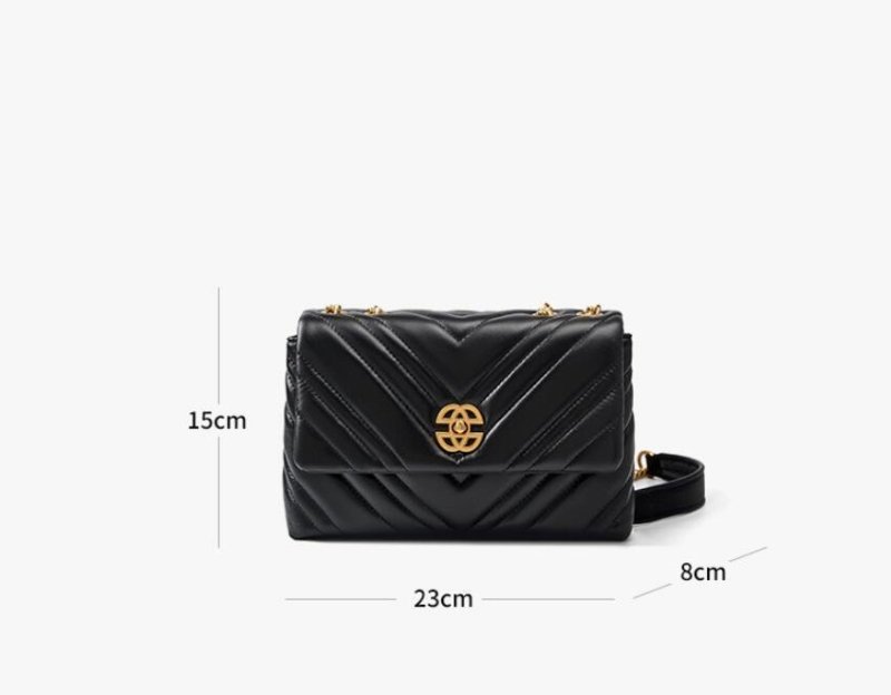 Women's Cowhide Diamond Chain Square Shoulder Messenger Bag $96.99 Dana Fashion Color: Apricot Women's Bags Product information: Lining texture: Polyester Color: Black, apricot Outer bag type: clamshell bag Leather features: first layer cowhide Hardness: