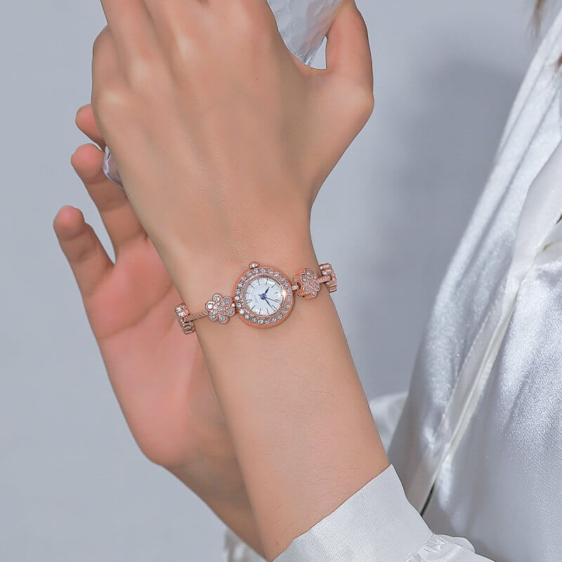 Women's Diamond All-match Bracelet Watch $20.60 Dana Fashion Color: Rose Gold Small Flower Watch Women's Accessories Product information: Color: gold small flower watch, rose gold small flower watch, Silver small flower watch Thickness: 8mm Packing specif
