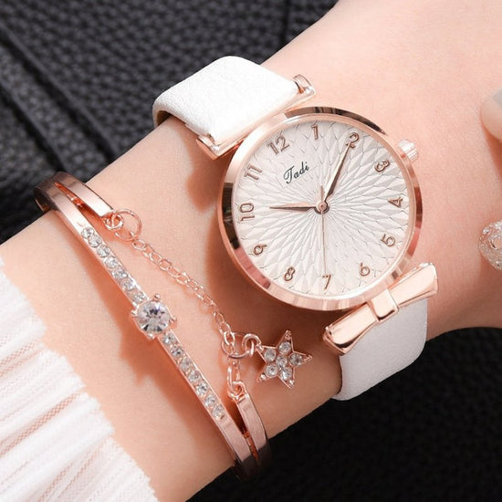 Women's Digital Alloy Watch Bracelet $19.20 Dana Fashion Color: Belt White Suit Women's Accessories Product information: Special function: decoration, world time Display type: pointer Thickness: 10mm Dial diameter: 37mm Mirror material: mineral reinforced