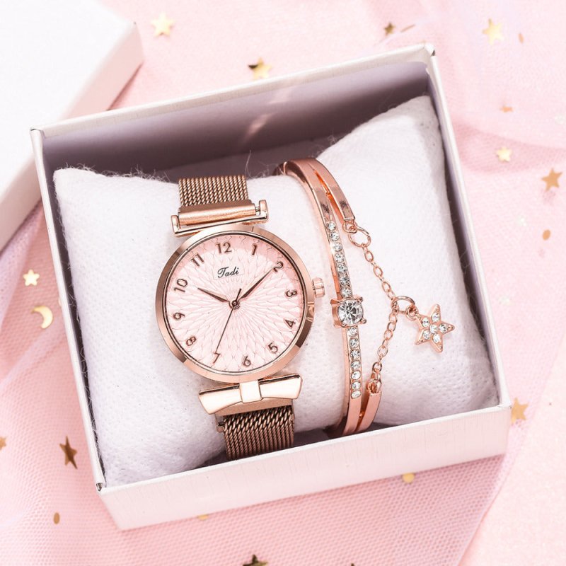Women's Digital Alloy Watch Bracelet $19.20 Dana Fashion Color: Belt Black Suit Women's Accessories Product information: Special function: decoration, world time Display type: pointer Thickness: 10mm Dial diameter: 37mm Mirror material: mineral reinforced