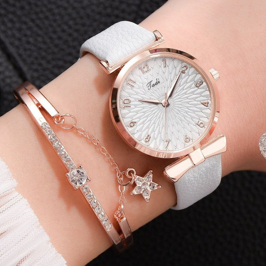 Women's Digital Alloy Watch Bracelet $19.20 Dana Fashion Color: Belt Sky Blue Suit Women's Accessories Product information: Special function: decoration, world time Display type: pointer Thickness: 10mm Dial diameter: 37mm Mirror material: mineral reinfor
