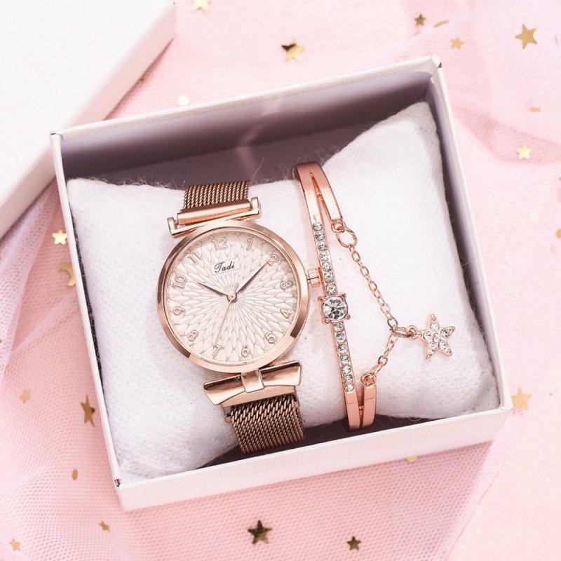 Women's Digital Alloy Watch Bracelet $19.20 Dana Fashion Color: Belt Black Suit Women's Accessories Product information: Special function: decoration, world time Display type: pointer Thickness: 10mm Dial diameter: 37mm Mirror material: mineral reinforced