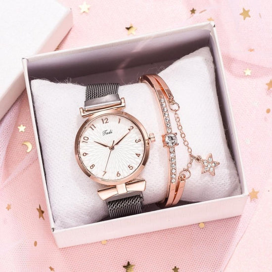 Women's Digital Alloy Watch Bracelet $19.20 Dana Fashion Color: Belt Black Suit Women's Accessories Product information: Special function: decoration, world time Display type: pointer Thickness: 10mm Dial diameter: 37mm Mirror material: mineral reinforced
