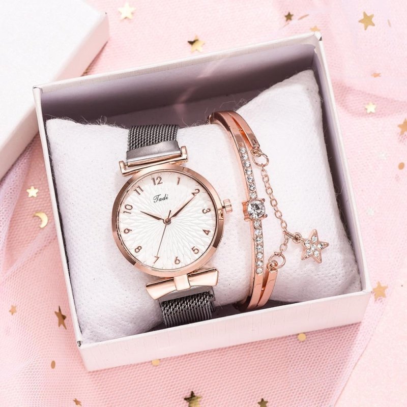 Women's Digital Alloy Watch Bracelet $19.20 Dana Fashion Color: Belt Black Suit Women's Accessories Product information: Special function: decoration, world time Display type: pointer Thickness: 10mm Dial diameter: 37mm Mirror material: mineral reinforced