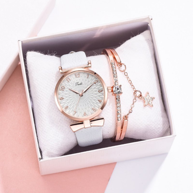 Women's Digital Alloy Watch Bracelet $19.20 Dana Fashion Color: Belt Black Suit Women's Accessories Product information: Special function: decoration, world time Display type: pointer Thickness: 10mm Dial diameter: 37mm Mirror material: mineral reinforced