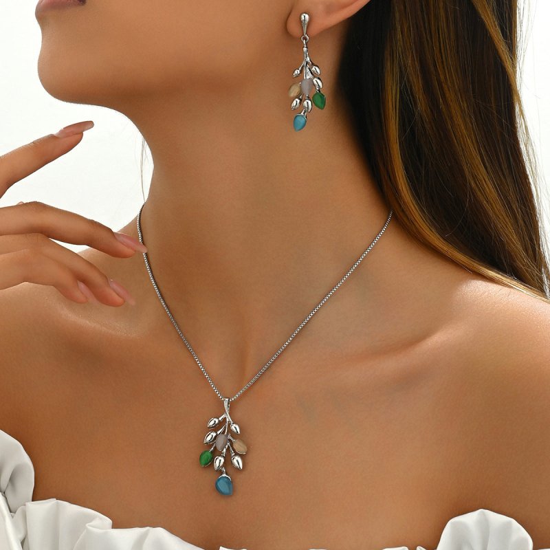 Women's Earrings Necklace Jewelry Suit Wheat $35.22 Dana Fashion Color: XL54072 Women's Accessories Product information: Pattern: plants and flowers Treatment Process: inlay Color: XL5407-1,XL5407-2 Applicable population: Female Inlaid material: Gem Mater