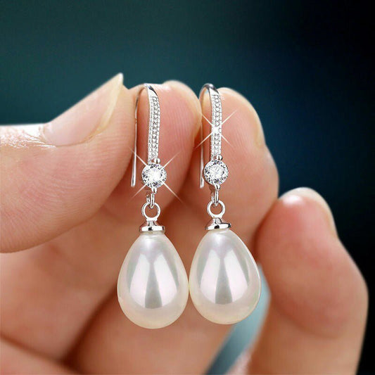 Women's Elegant Drop-shaped Imitation Pearl Long Earrings $8.36 Dana Fashion Color: E1604 White Gold Color Women's Accessories Product information: Treatment Process: pearl inlaid Color: E1604 white gold color Material: Copper Shape: Geometric Packing lis