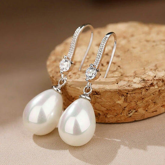 Women's Elegant Drop-shaped Imitation Pearl Long Earrings $8.36 Dana Fashion Color: E1604 White Gold Color Women's Accessories Product information: Treatment Process: pearl inlaid Color: E1604 white gold color Material: Copper Shape: Geometric Packing lis
