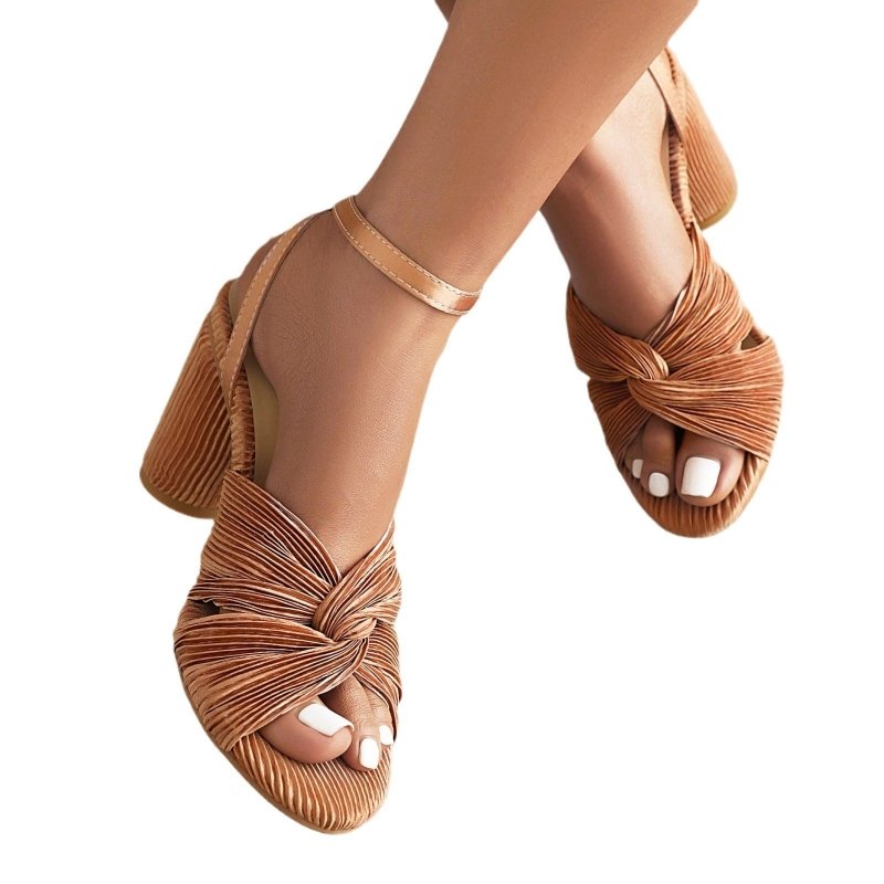 Women's Fashion Bowknot Chunky High Heels $56.63 Dana Fashion Color: Black Size: 34 Women's shoes Product information: Toe bracket shape: Fish Mouth Color: black, gold, brown Shoe Upper material: PU Size: 34,35,36,37,38,39,40 custom no return, 41 custom n