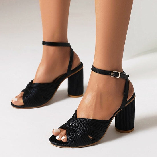Women's Fashion Bowknot Chunky High Heels $56.63 Dana Fashion Color: Black Size: 34 Women's shoes Product information: Toe bracket shape: Fish Mouth Color: black, gold, brown Shoe Upper material: PU Size: 34,35,36,37,38,39,40 custom no return, 41 custom n