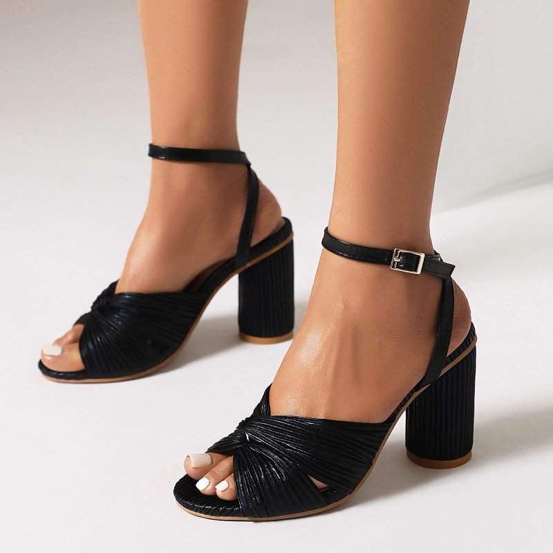 Women's Fashion Bowknot Chunky High Heels $56.63 Dana Fashion Color: Black Size: 34 Women's shoes Product information: Toe bracket shape: Fish Mouth Color: black, gold, brown Shoe Upper material: PU Size: 34,35,36,37,38,39,40 custom no return, 41 custom n